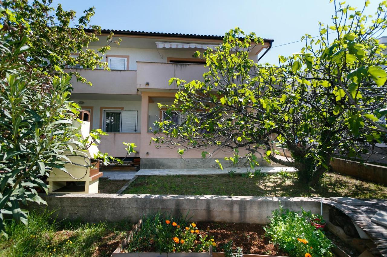 Apartments Valencic Punat Exterior photo