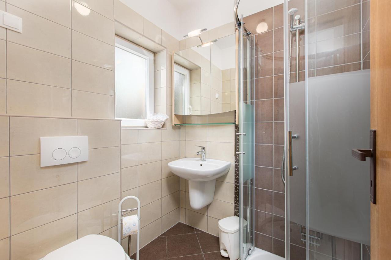 Apartments Valencic Punat Exterior photo