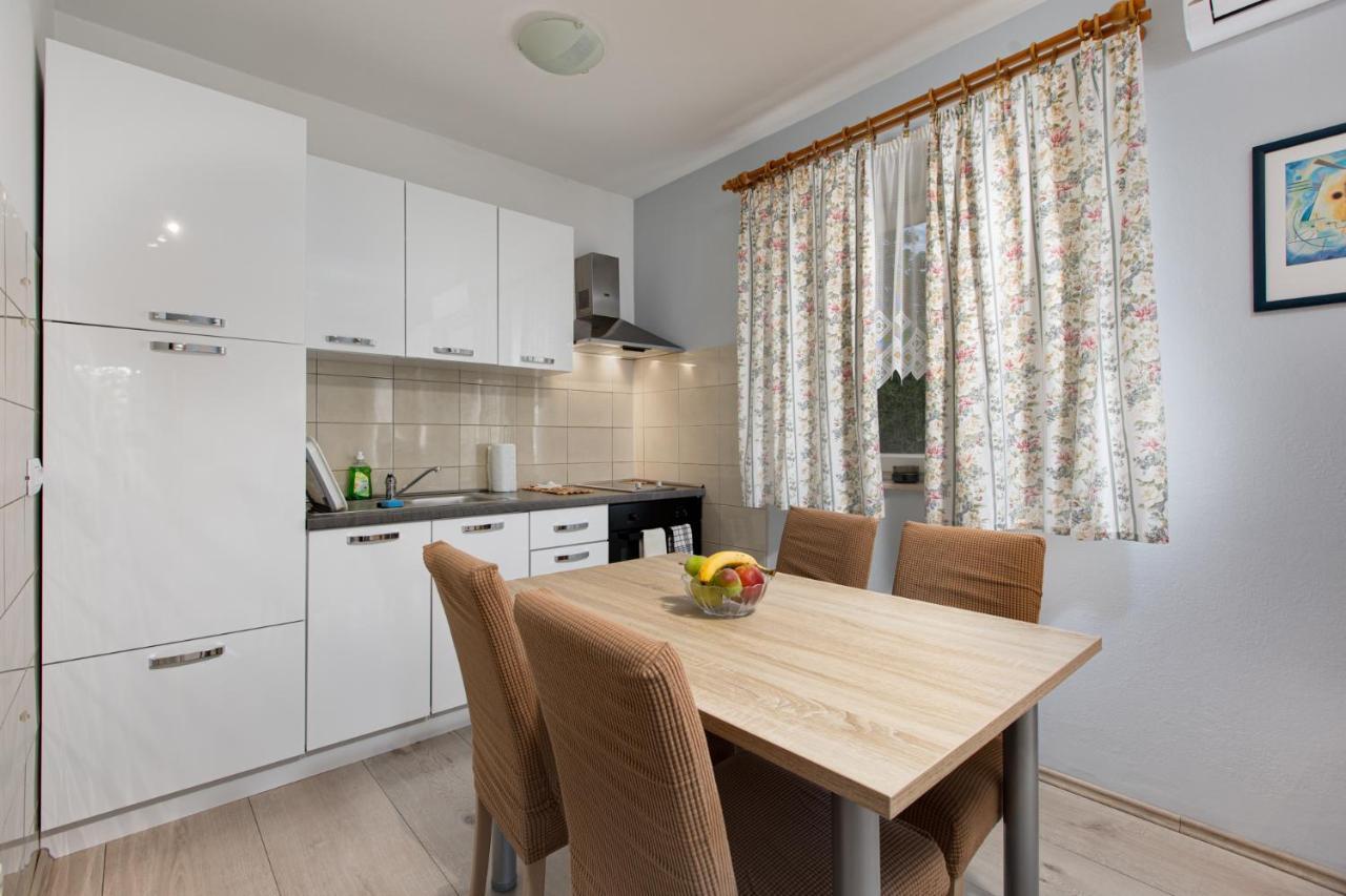 Apartments Valencic Punat Exterior photo