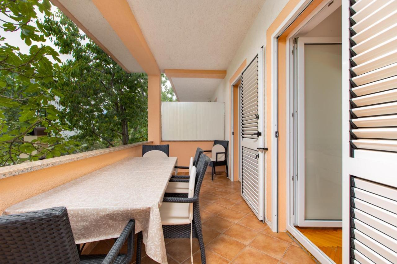 Apartments Valencic Punat Exterior photo